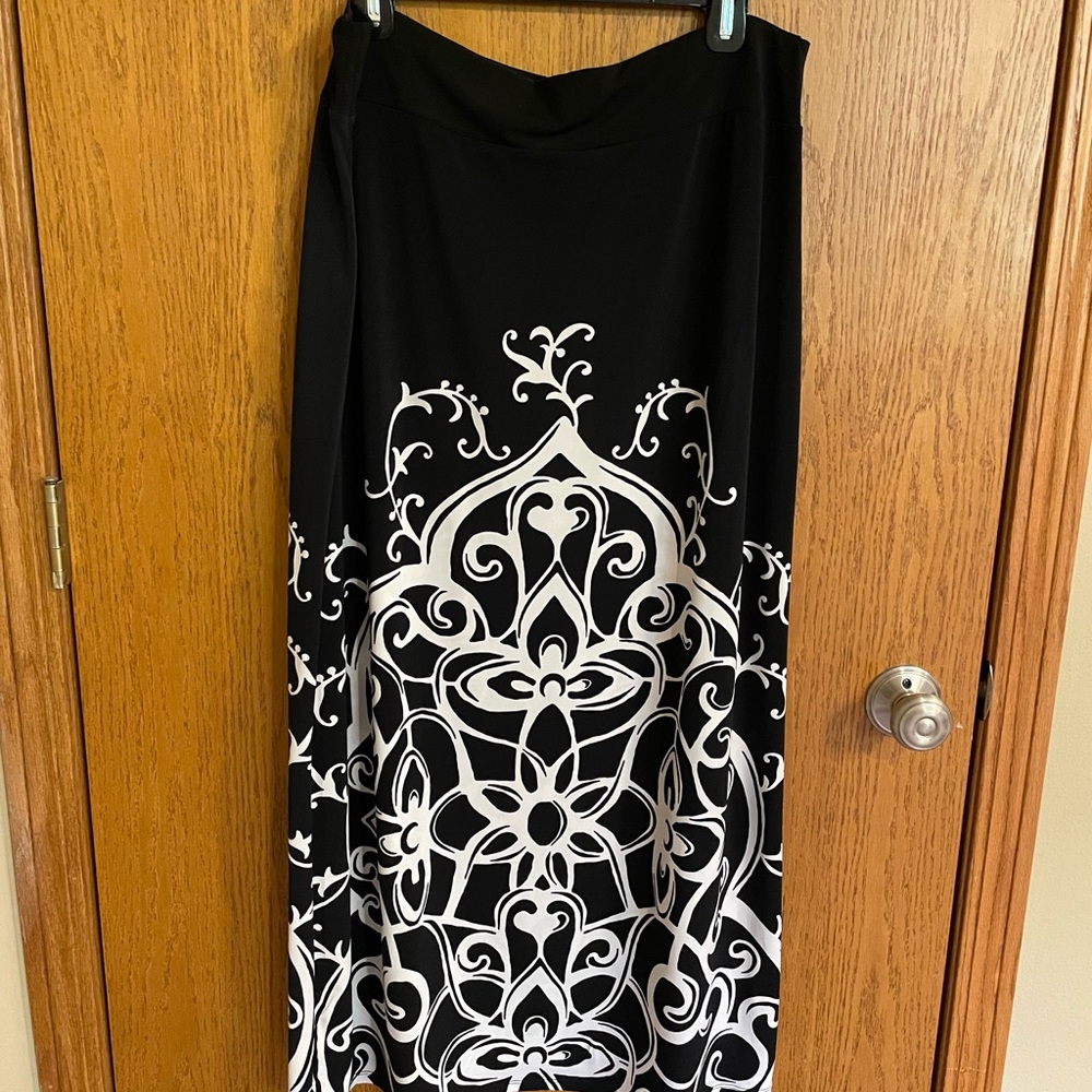 White House Black Market Elegant Flowy Women's Skirt